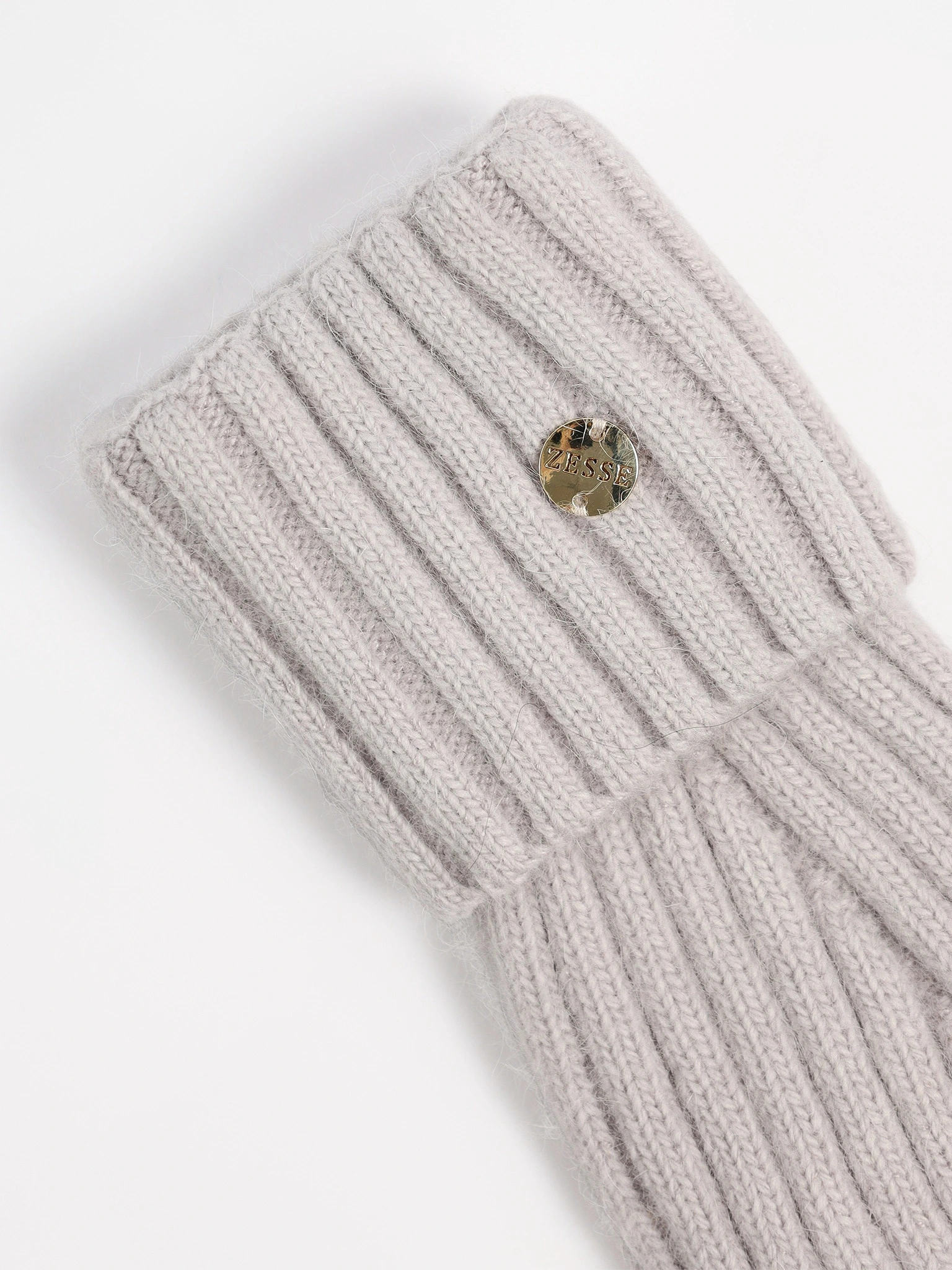 Варежки вязаные серого цвета с отворотом